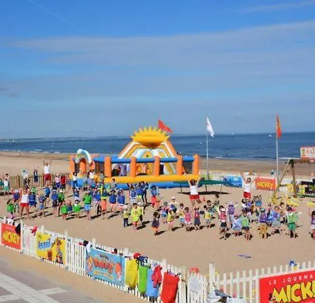 2 Pieces A 500 M Des Plages Et Du Centre